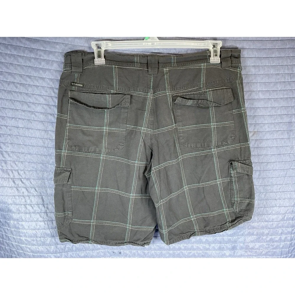 Columbia Omni Shade Mens Size 38 Cargo Hiking Shorts Multicolor Plaid Gray Blue